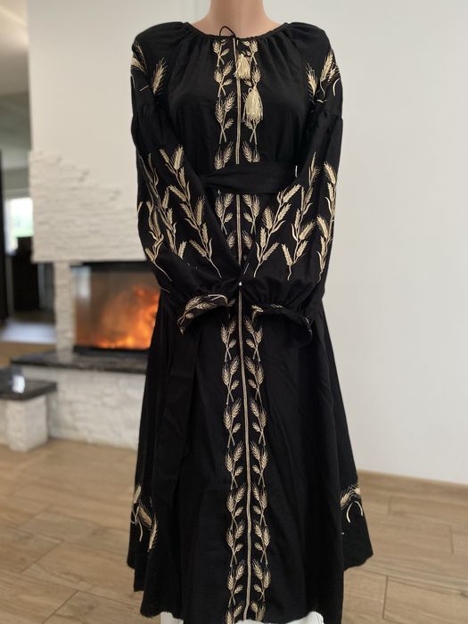 Вишиванка чоловіча, вишите плаття, вишиванка жіноча