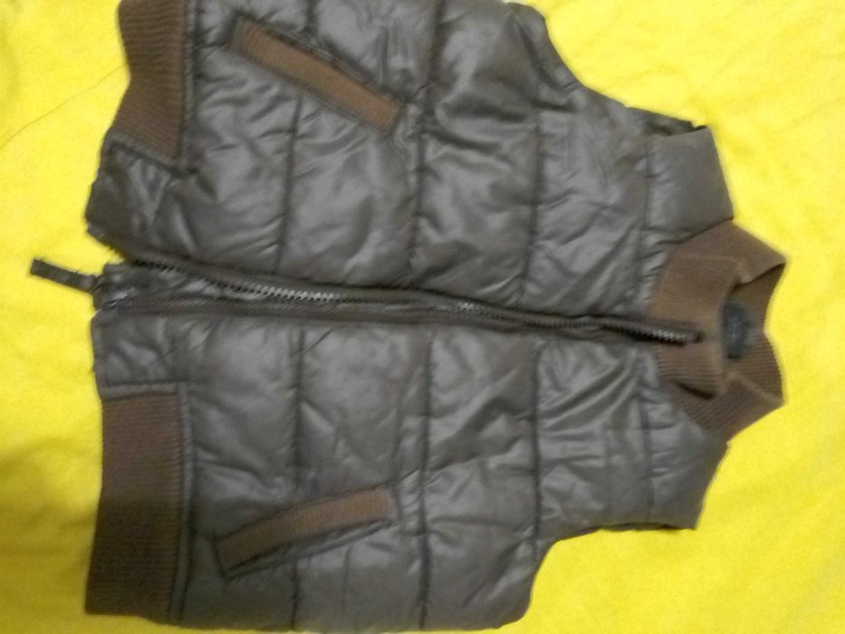 Коричнева жилетка