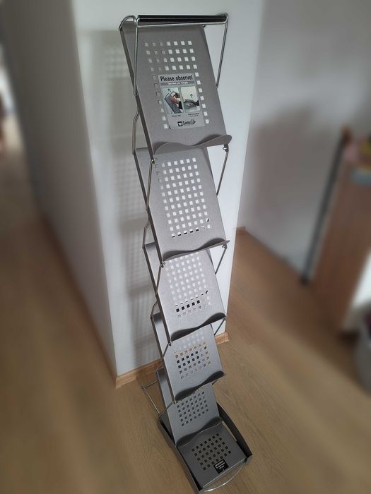 Przenośny stojak na ulotki, katalogi, czasopisma (SwingUp Mark Bric)