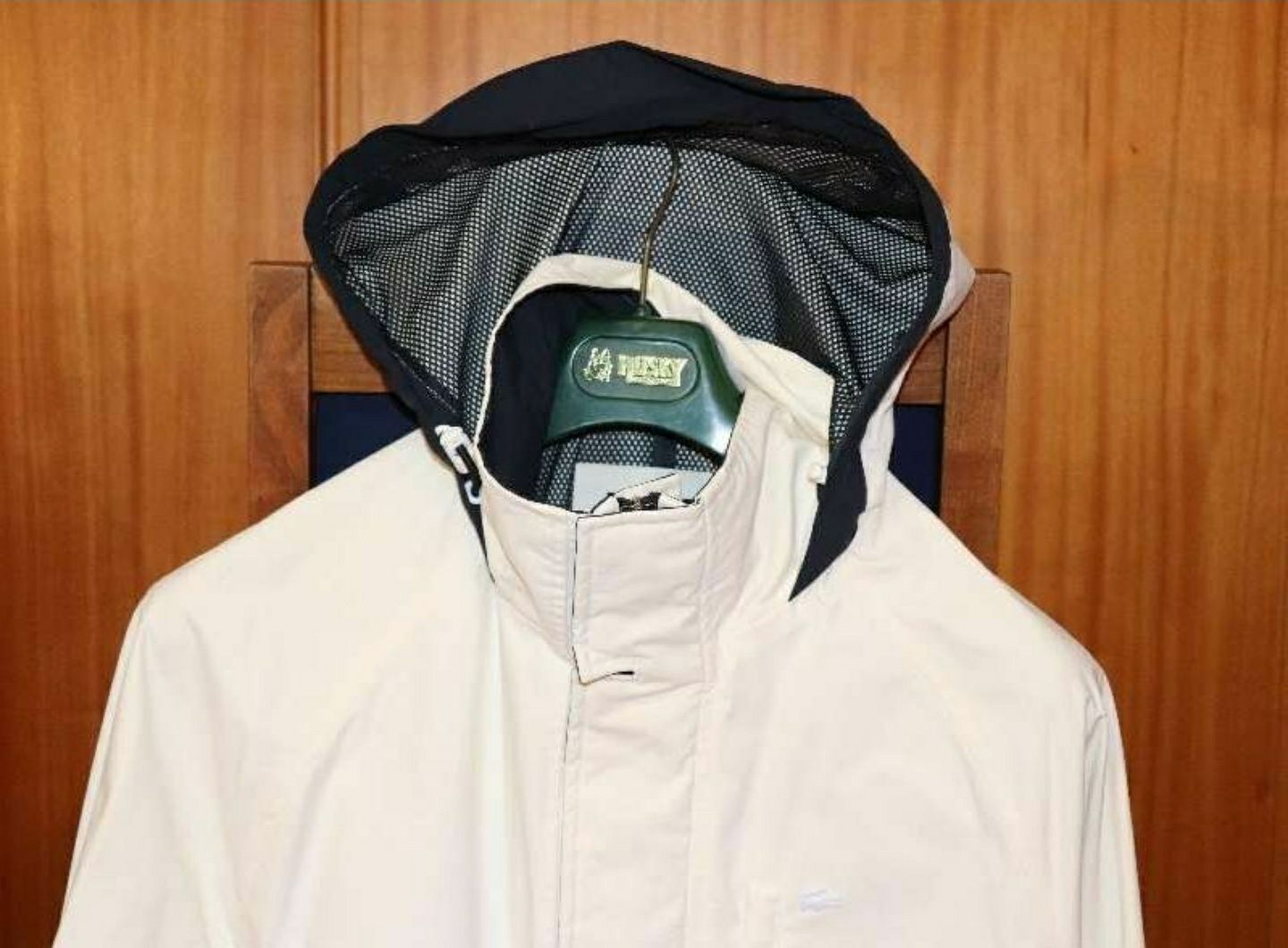 Parka Branca M Lacoste c/ apontamentos azul marinho