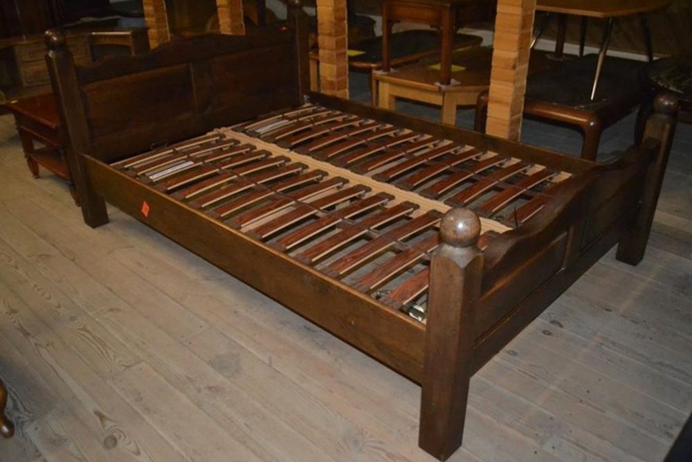 Продаються  ліжка дубові