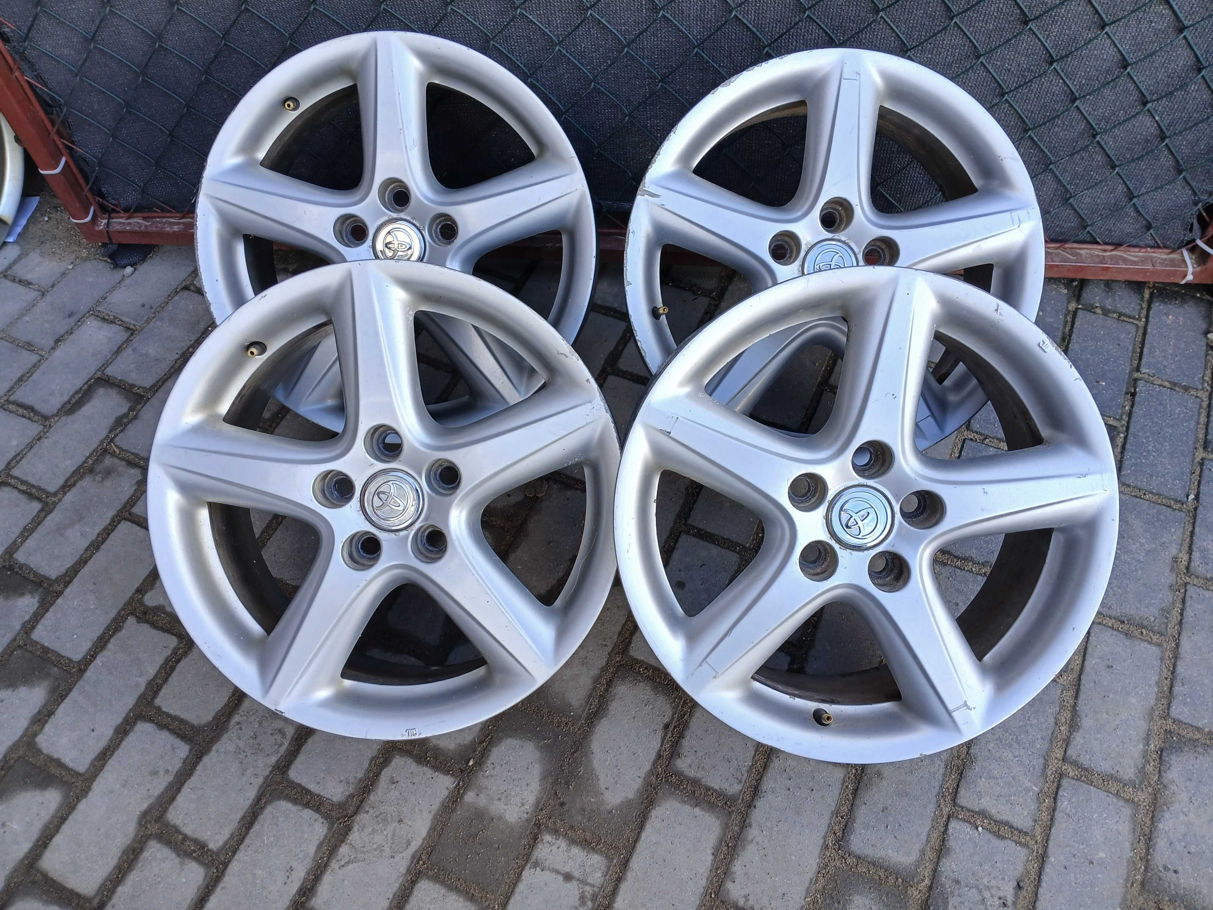 4x felgi alu 17 5x114,3 Toyota Auris Avensis 3 Camry C-hr Rav4 Corolla