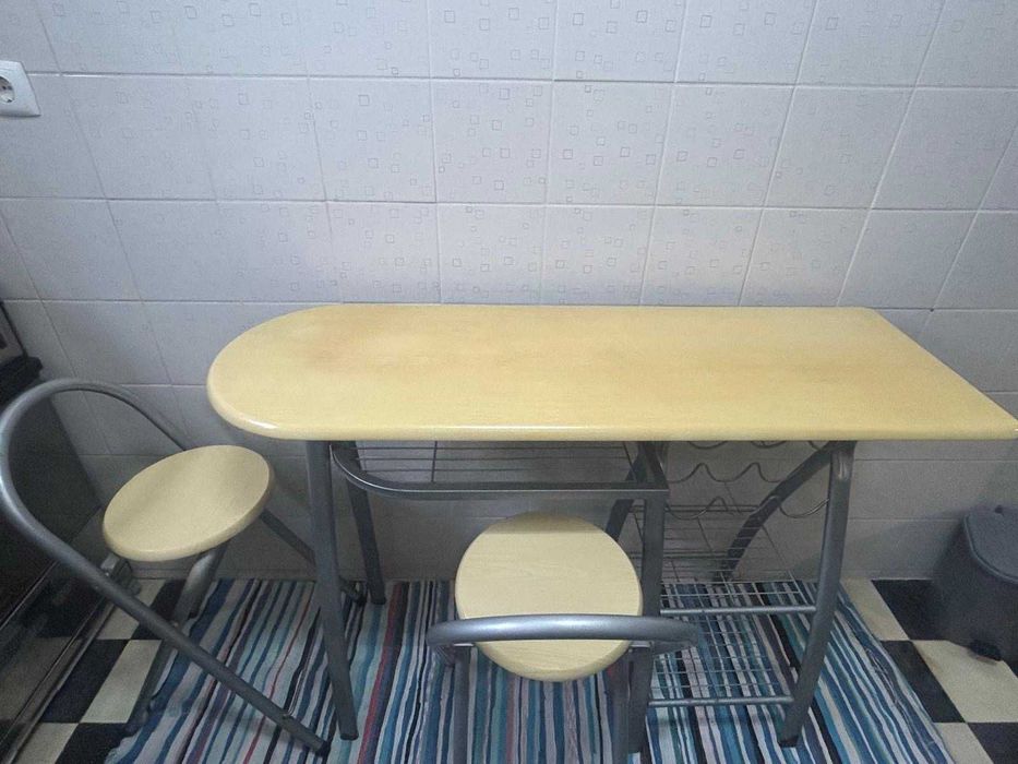 Mesa de Cozinha + 2 Cadeiras
