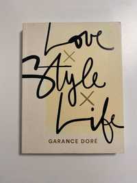 Книга на англійській мові Love X Style X Life .