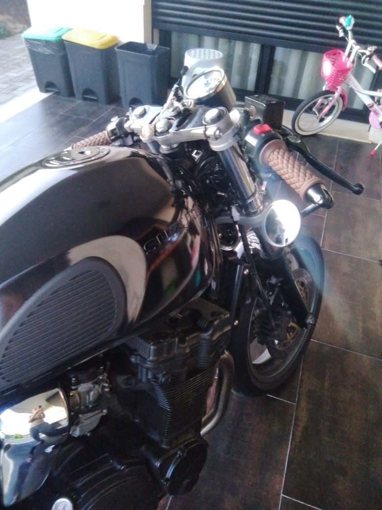 Suzuki GSX 750 (INAZUMA)
