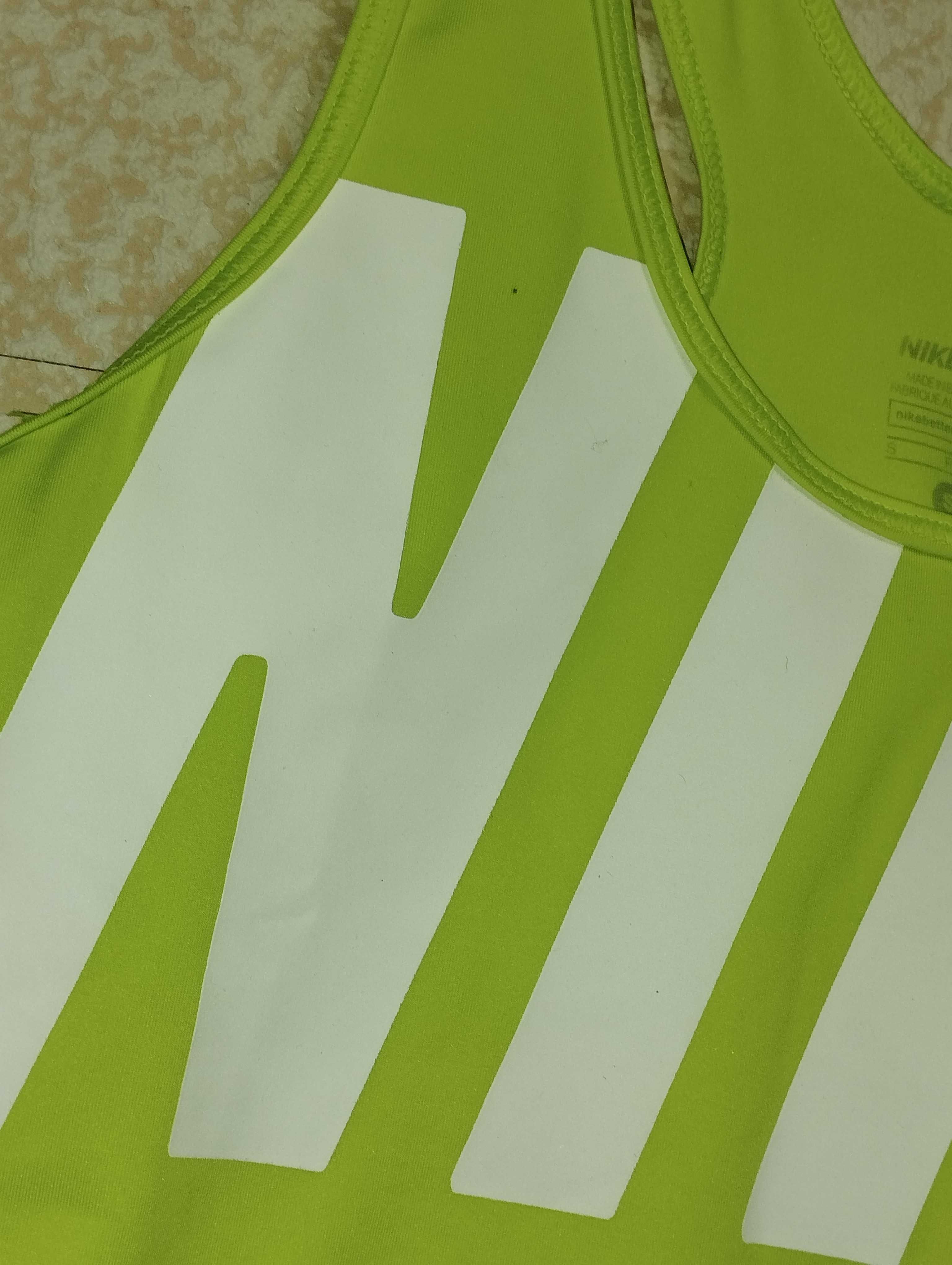 Яскрава оригінальна майка для занять спортом NiKE dri-fit S 42-46