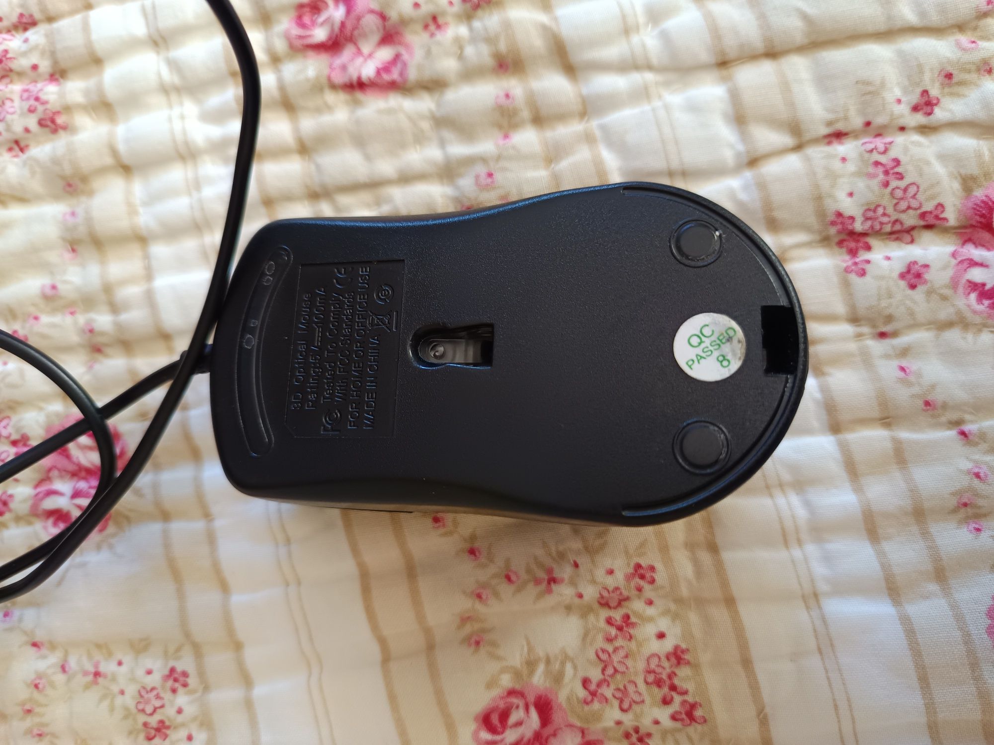 Rato com cabo USB
