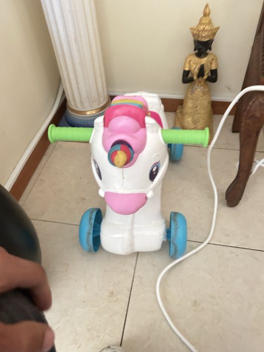 Unicornio de rodas para bebe
