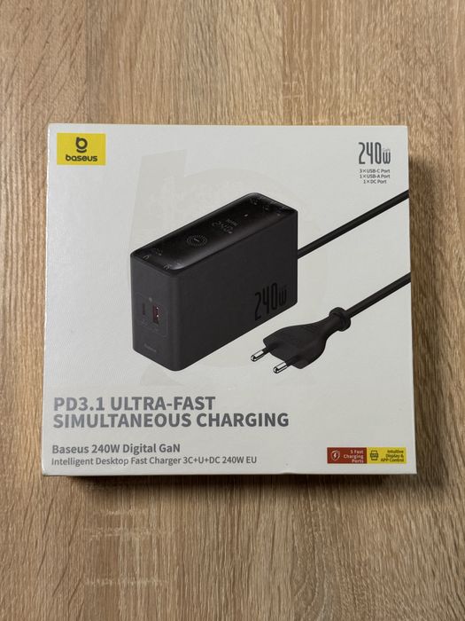 Зарядний пристрій Baseus 240W Digital GaN Charger