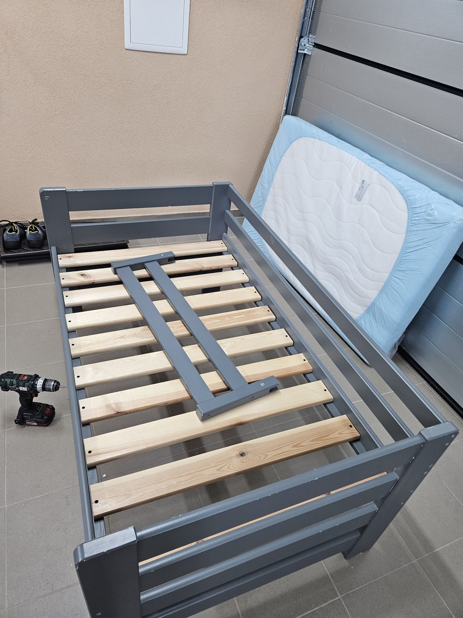 Drewniane łóżko dziecięce 140×90