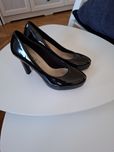 Nowe buty czarne lakierowane