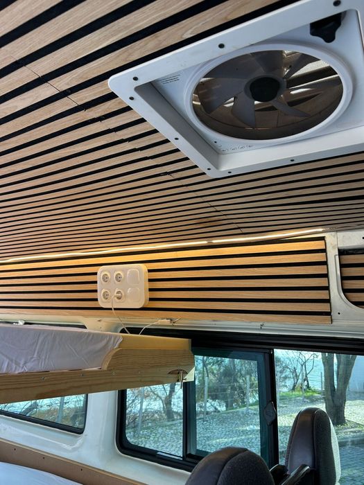 Carrinha Ford Transit T330 9 lugares