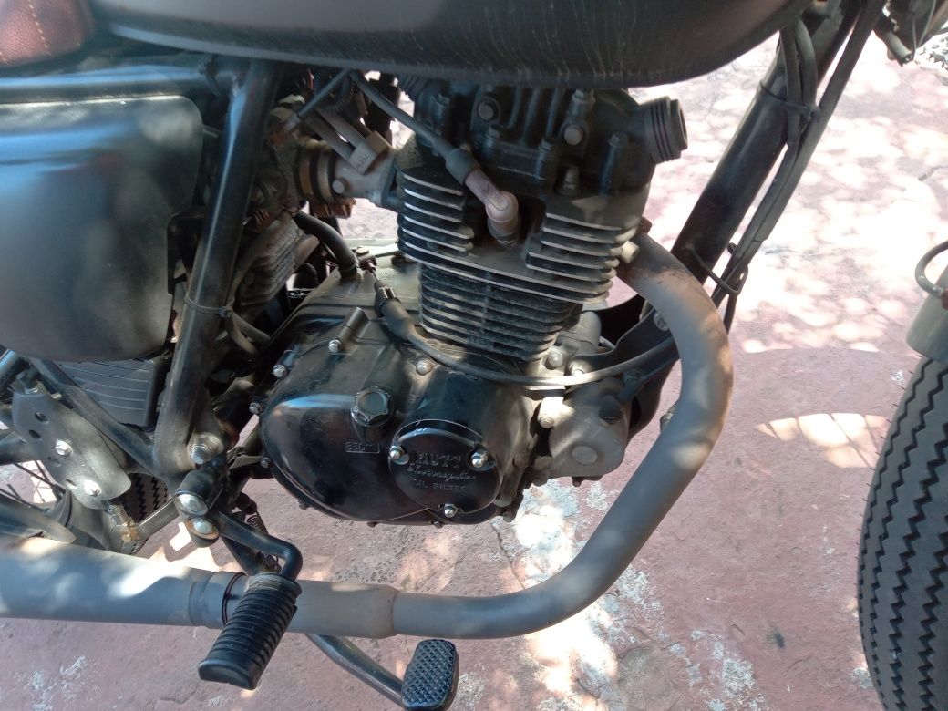 Mutt Mongrel 125 mota carismática