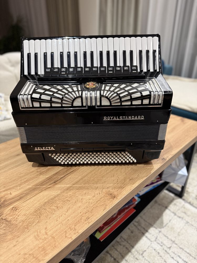 Akordeon Royal Standard Selecta