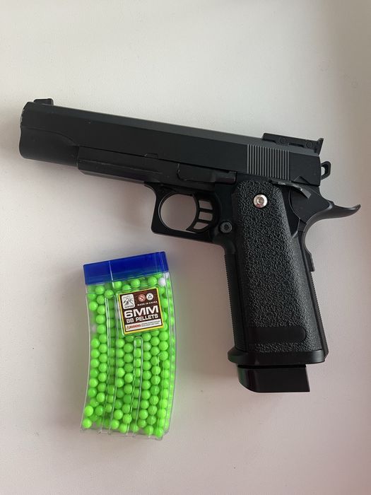 Пістолет іграшковий з пульками