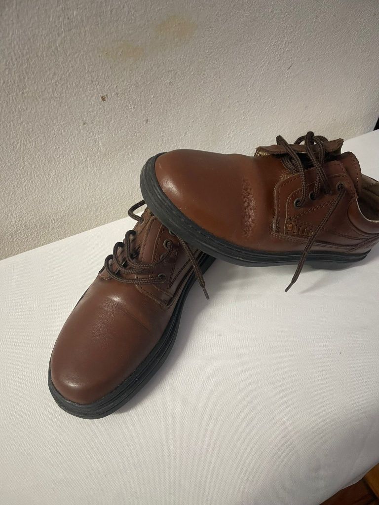Sapatos castanhos