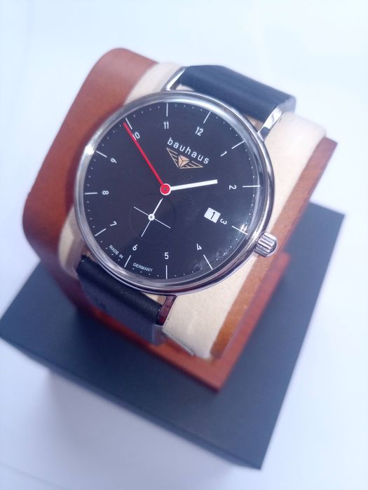 Годинник бренду Zeppelin м. Ruhla Bauhaus 21302 кварц. Германія.