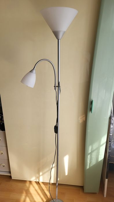 Lampa do czytania do salonu stojąca
