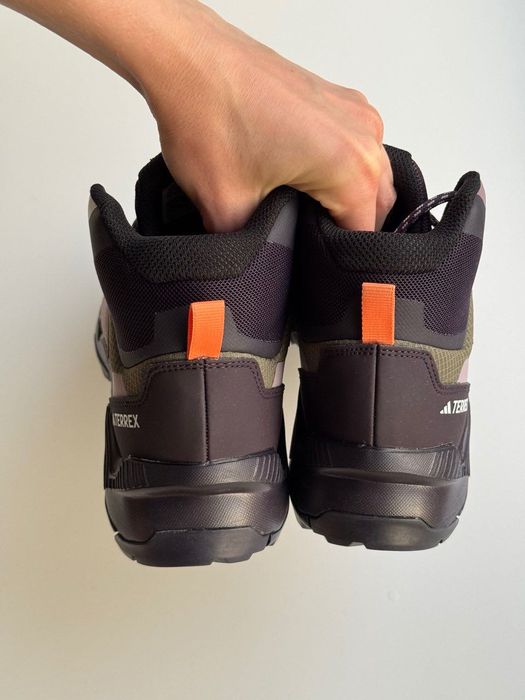 Черевики жіночі Adidas Eastrail 2.0 Mid Rain.Rdy Hiking 38 2/3