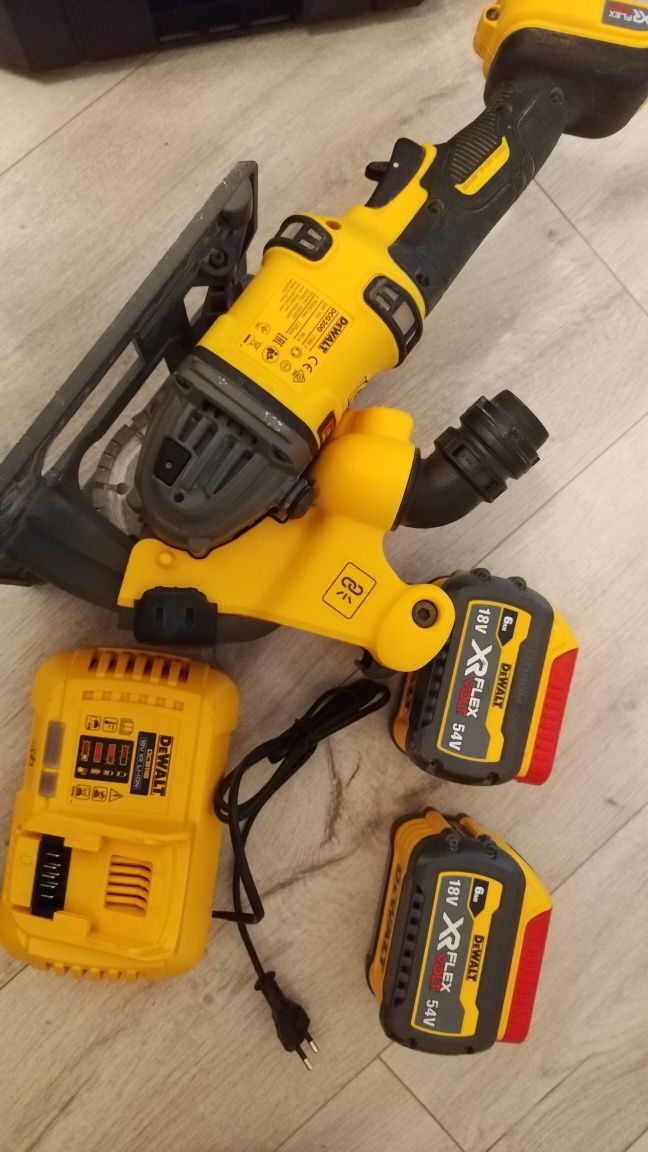 Bruzdownica DeWalt 54V wraz z ładowarką i dwoma bateriami