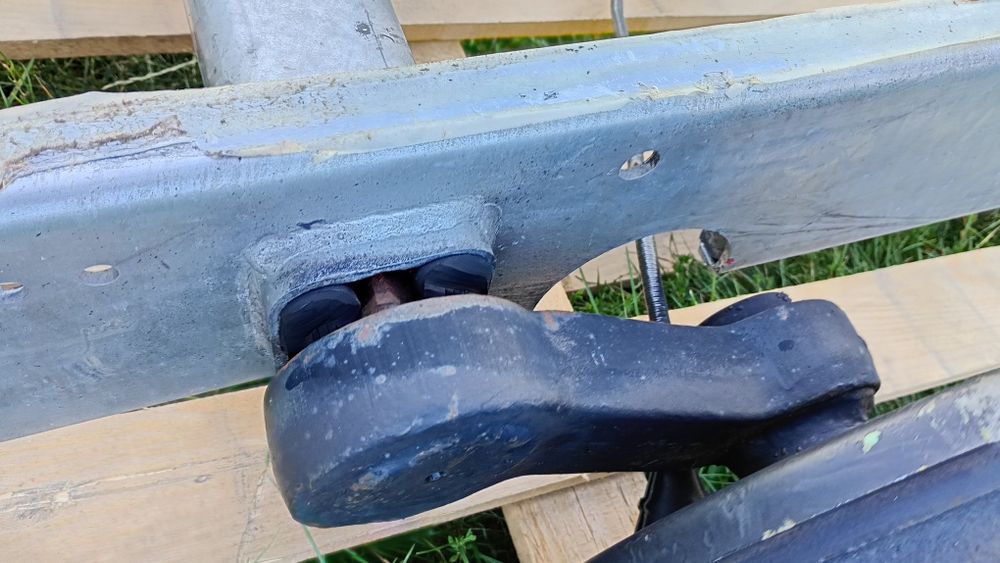 Oś hamowna knott do przyczepy lawety