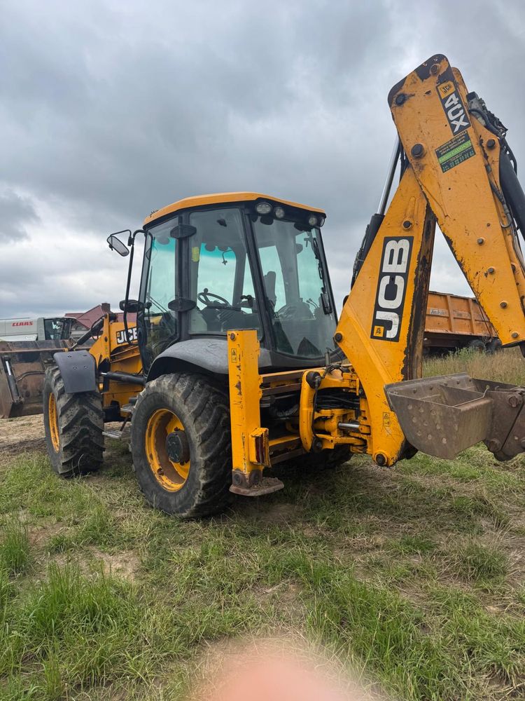 JCB 4CX Koparko-ładowarka