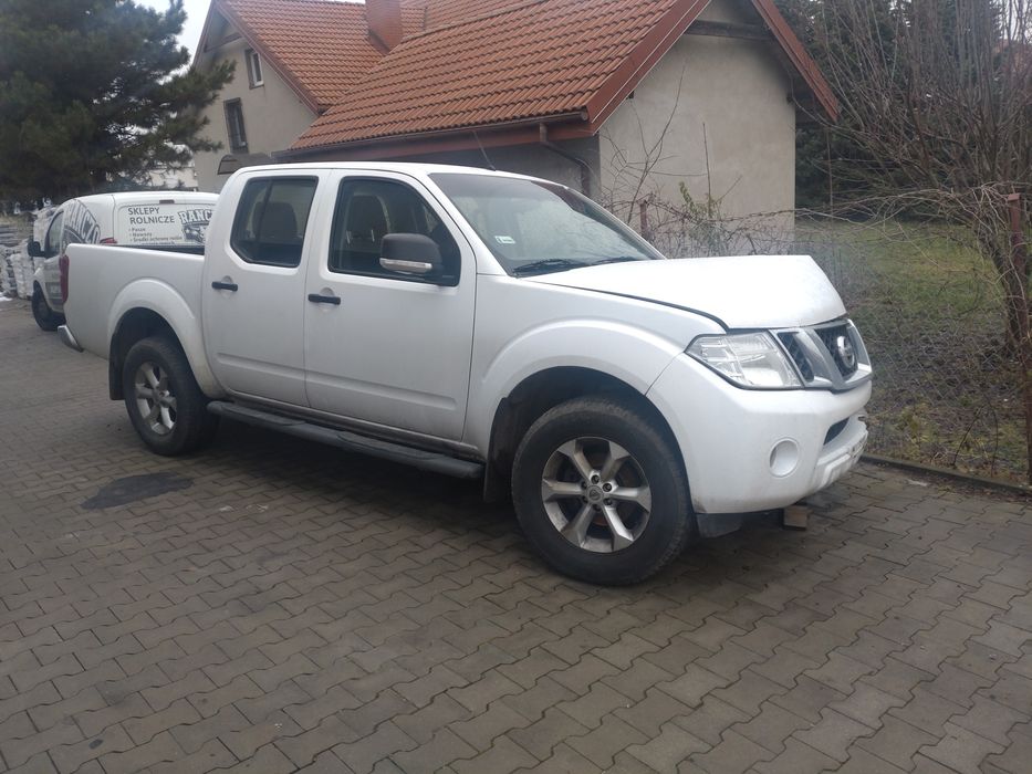 NISSAN NAVARA D40 - 2,4dci niski przebieg - uszkodzony