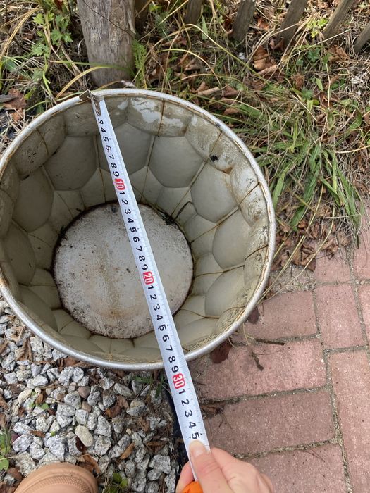 Metalowa duża osłonka doniczka na nóżkach