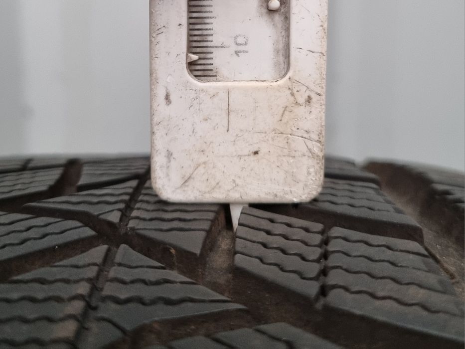 Opona używana 1szt. 235/55/19 Dunlop Winter Sport 5 SUV / 8mm