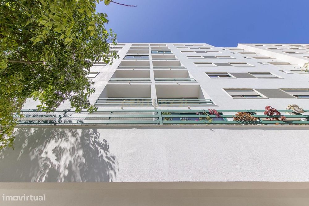 Apartamento T2 no Barreiro ( Fidalguinhos)  com Garagem e Arrecadação
