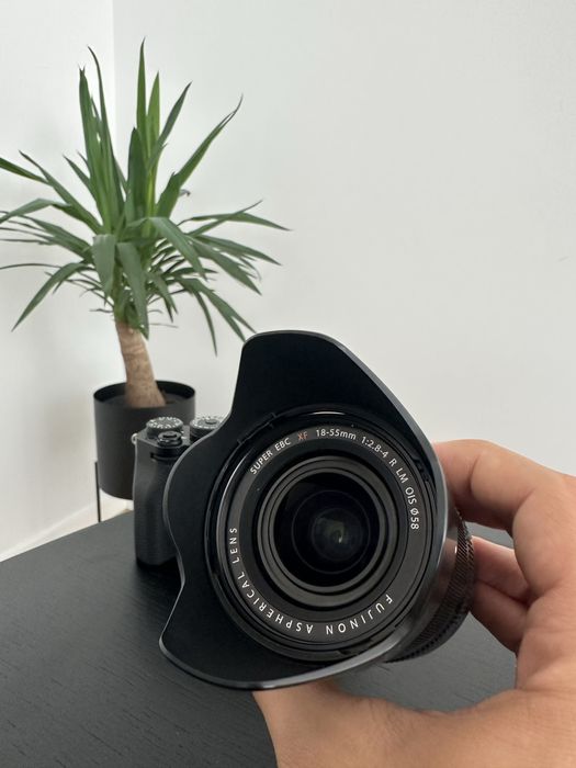 Fujifilm X-T5 + Lente XF 18-55mm f/2.8-4 R LM OIS – Excelente Estado