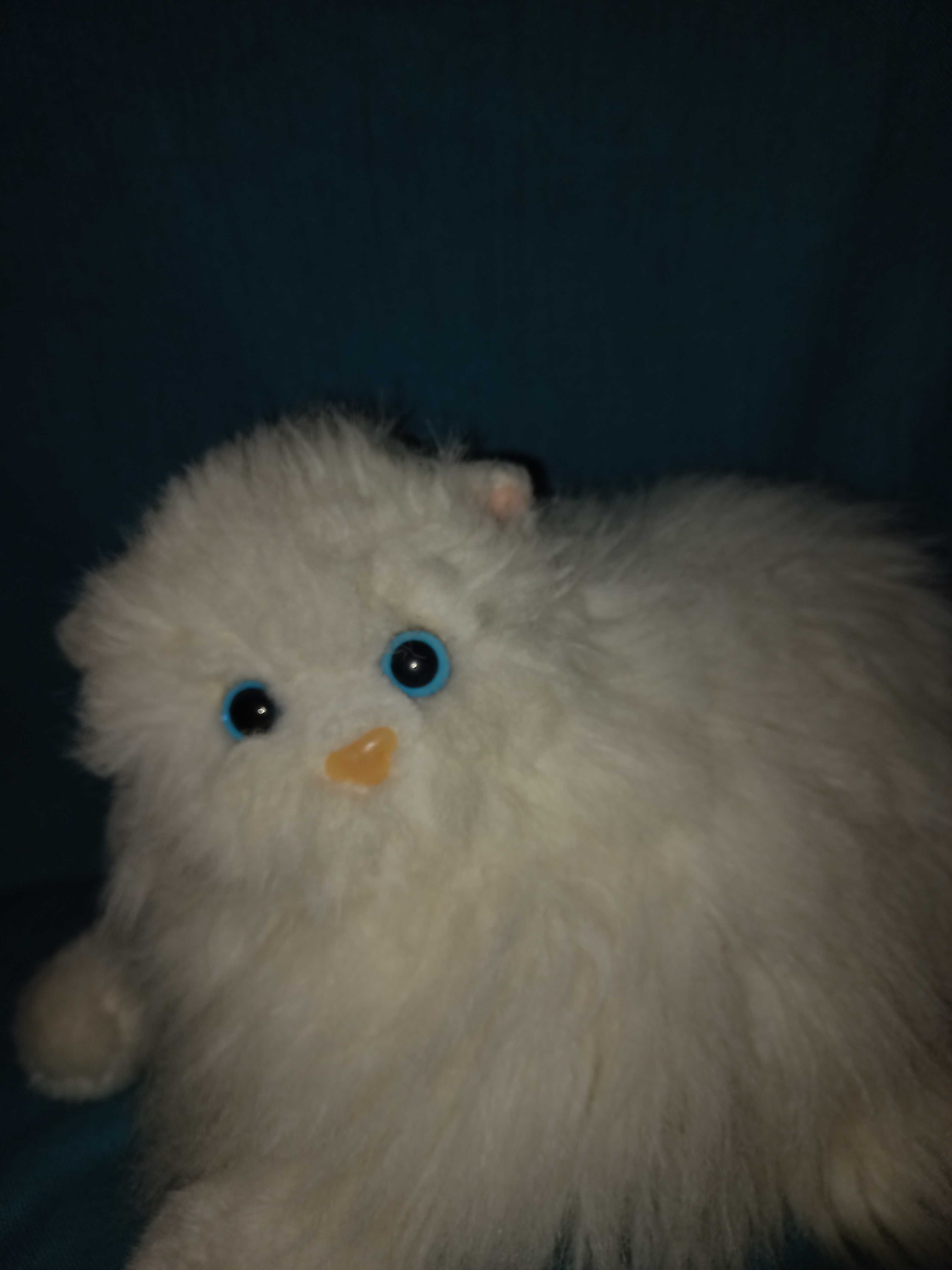 Іграшка білий пухнастий кіт перс.
