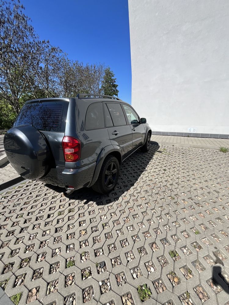 Sprzedam mega zadbaną Toyotę Rav4