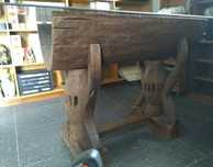 Mesa em Madeira maciça muito densa- Teka