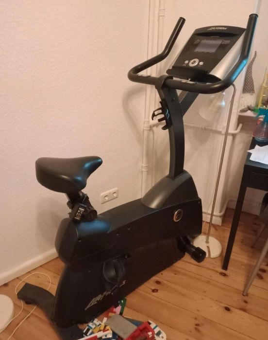 Profesjonalny rower stacjonarny Life Fitness c1