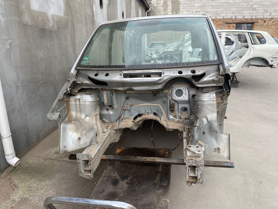 Кузов Віто 639 порезка кузова Mercedes Vito W639 четверть лонжерон