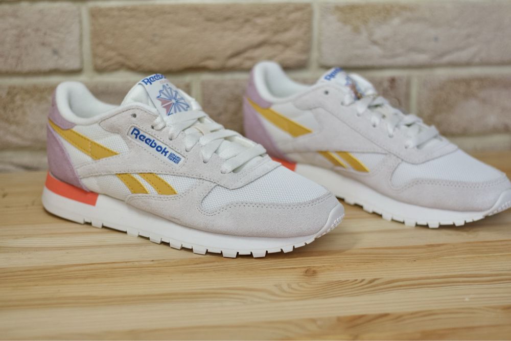 Жіночі кросівки reebok classik 37.5 розмір