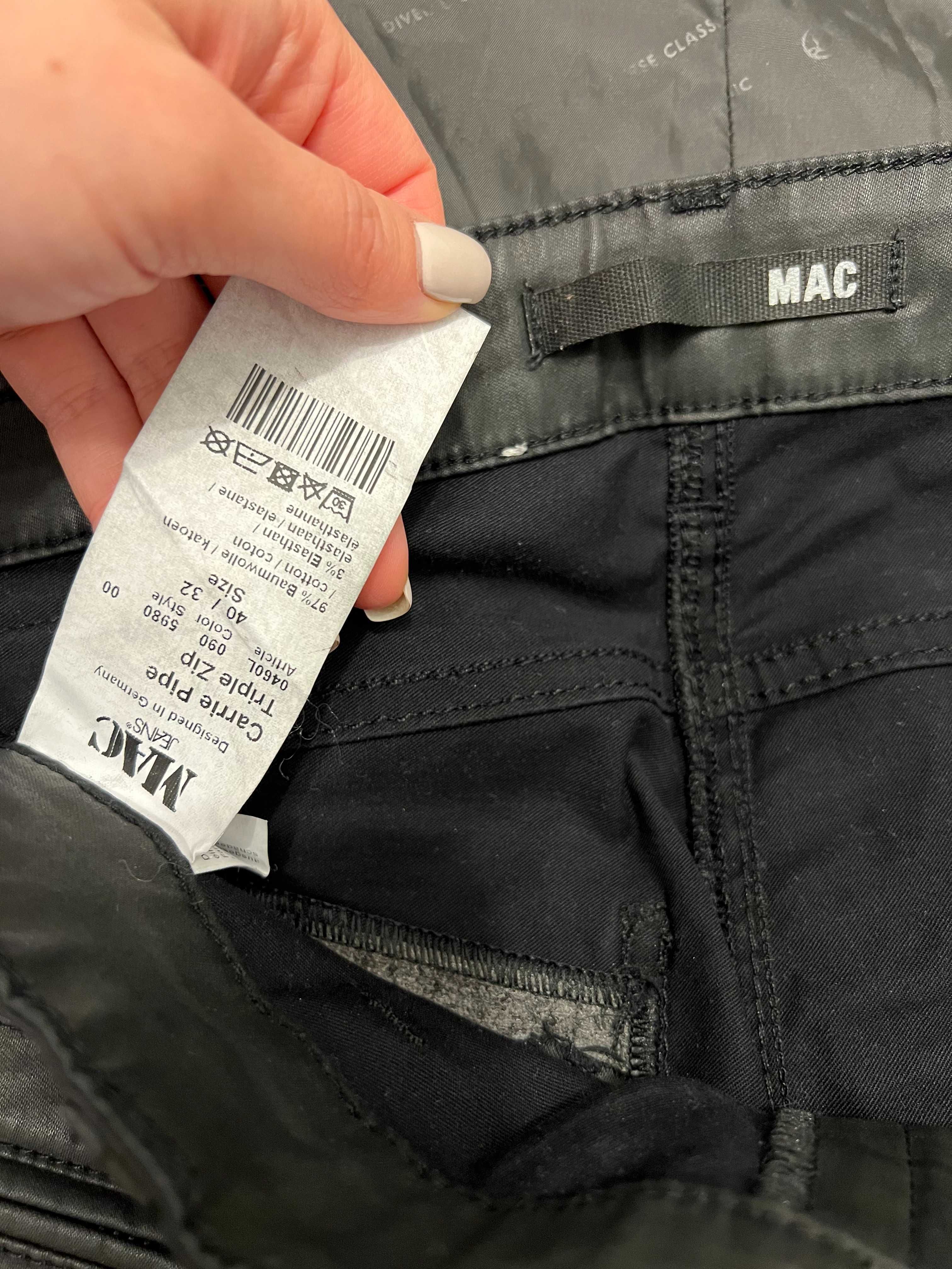 Woskowane czarne spodnie damskie MAC
