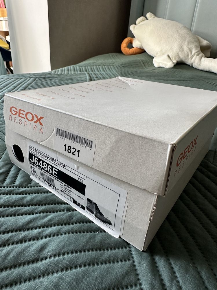 Ботинки GEOX новые в упаковке на мальчика 33р