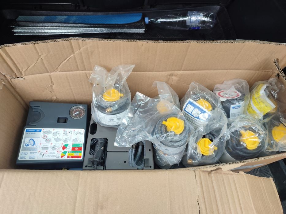 Оригінальні автомобільні насоси різних марок з герметиком