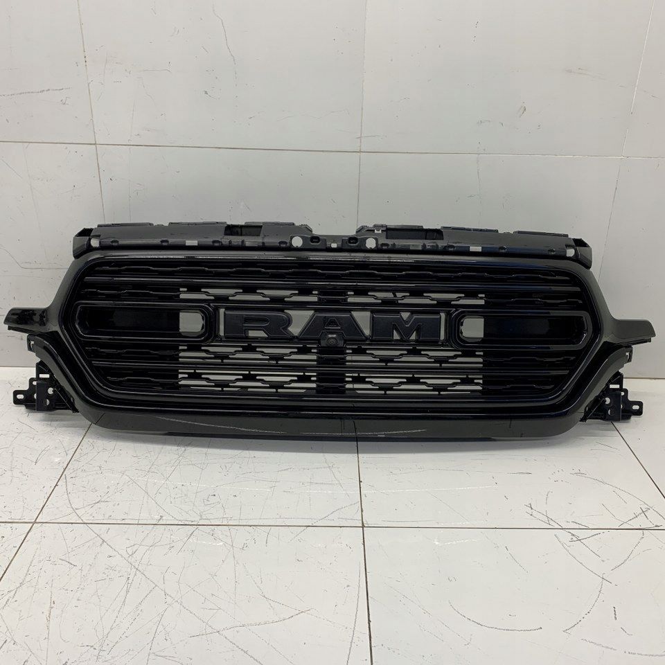 Atrapa grill czarny przód przedni kamera Dodge Ram V 1500 Limited 21r