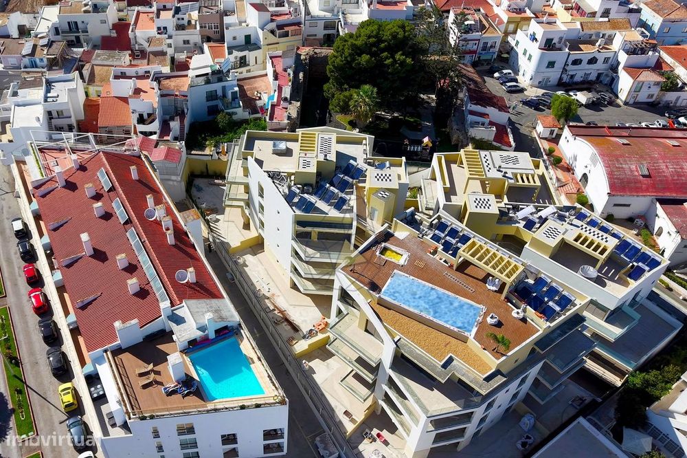 Apartamento T1 novo em condomínio fechado com piscina e garagem em Alv