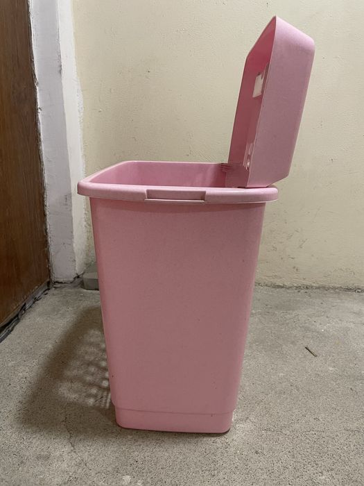 Kosz na pranie plastikowy z przykrywka, duzy