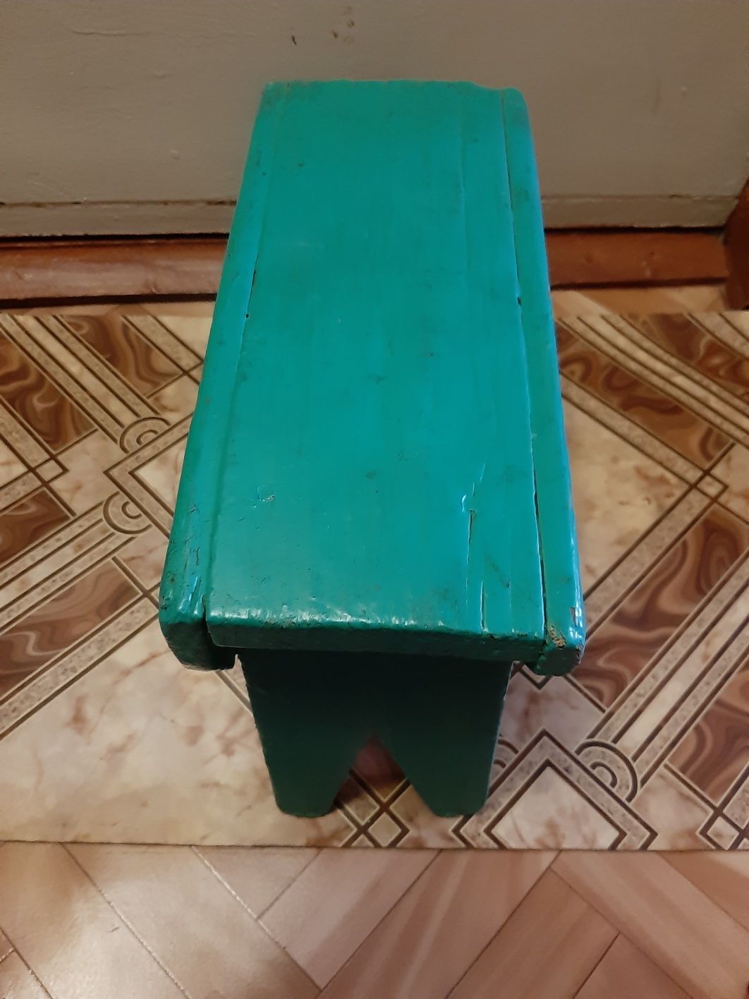 Продам Табуретку деревянную