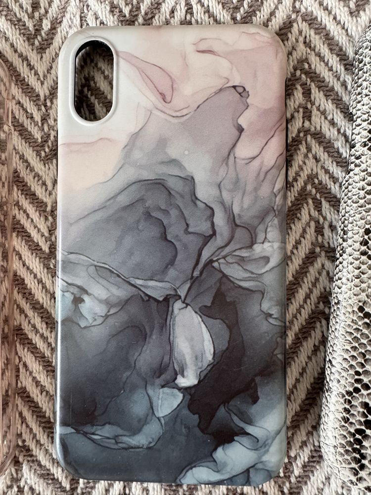 Чохли на Iphone XR