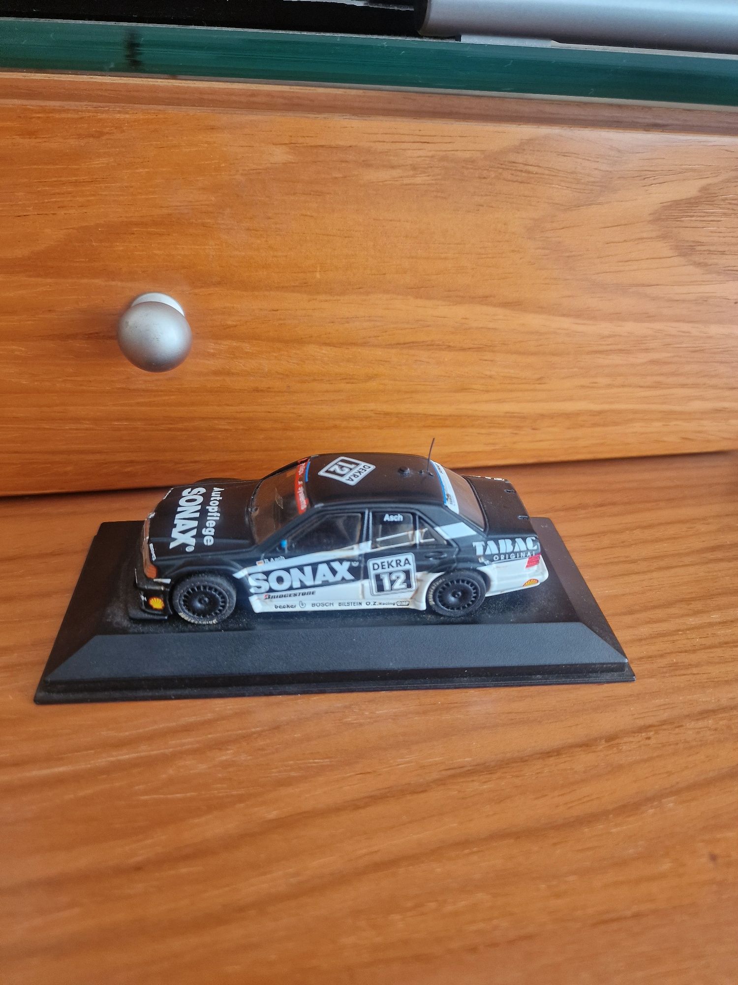Vendo Miniatura Mecedes 190e