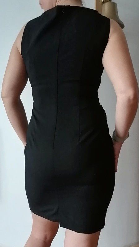 Czarna wełniana sukienka moschimo