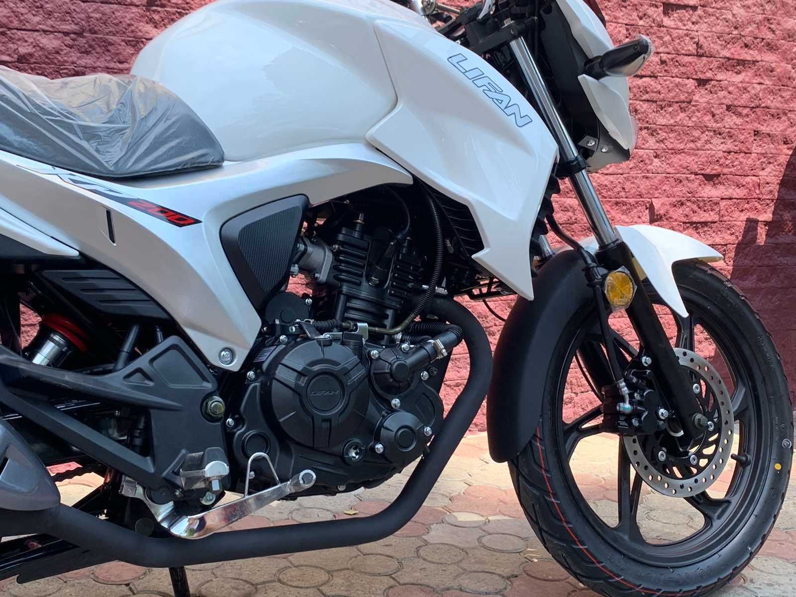 Дорожный мотоцикл LIFAN KP200 (IROKEZ 200)