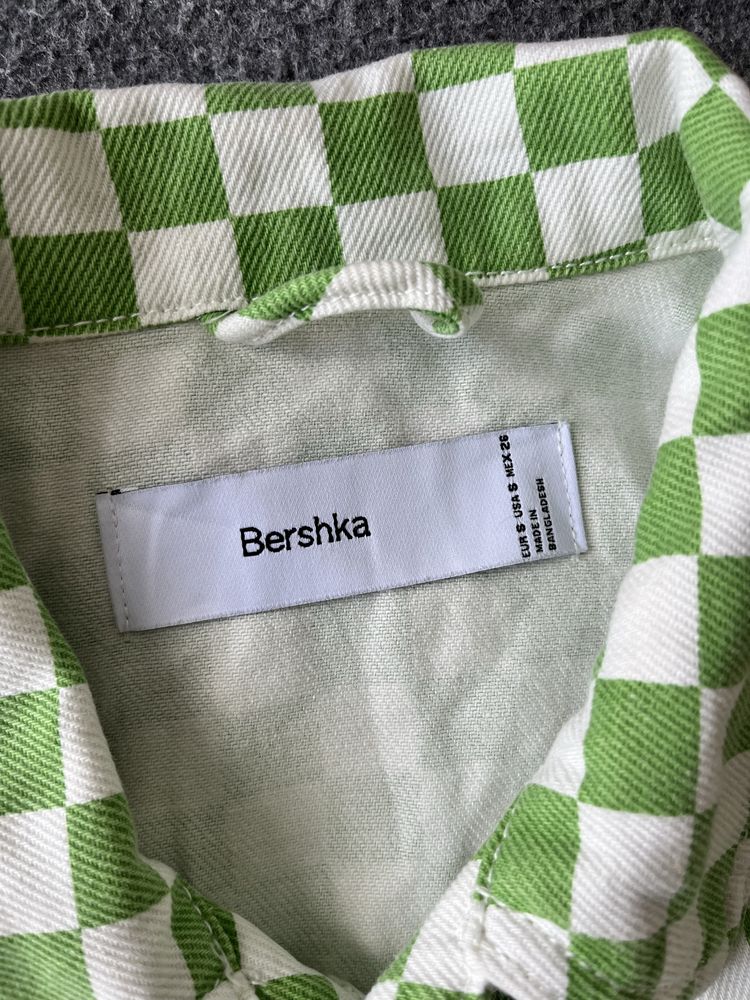 Джинсова куртка від Bershka
