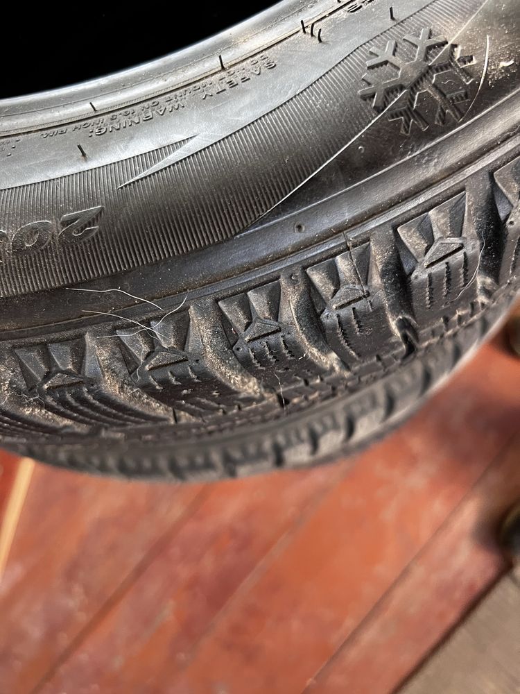 Продам зимові шини Roadstone Winguard 205/55 R16